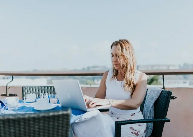 persnickety-prints--Lw8Lba_dQw-unsplash (640x455) Girl_Looking_Out_Sea